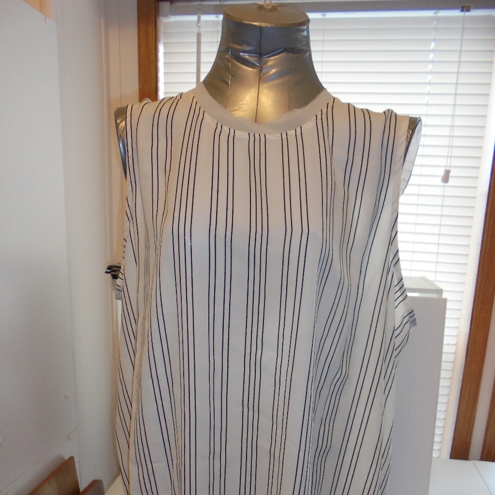Women's Sleeveless Blouse NEW